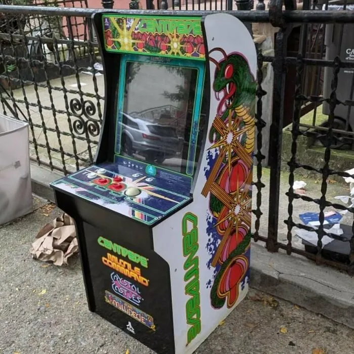 One Man’s Trash, Another’s Jackpot: 35 Wild Stooping Discoveries In New York (New Pics)