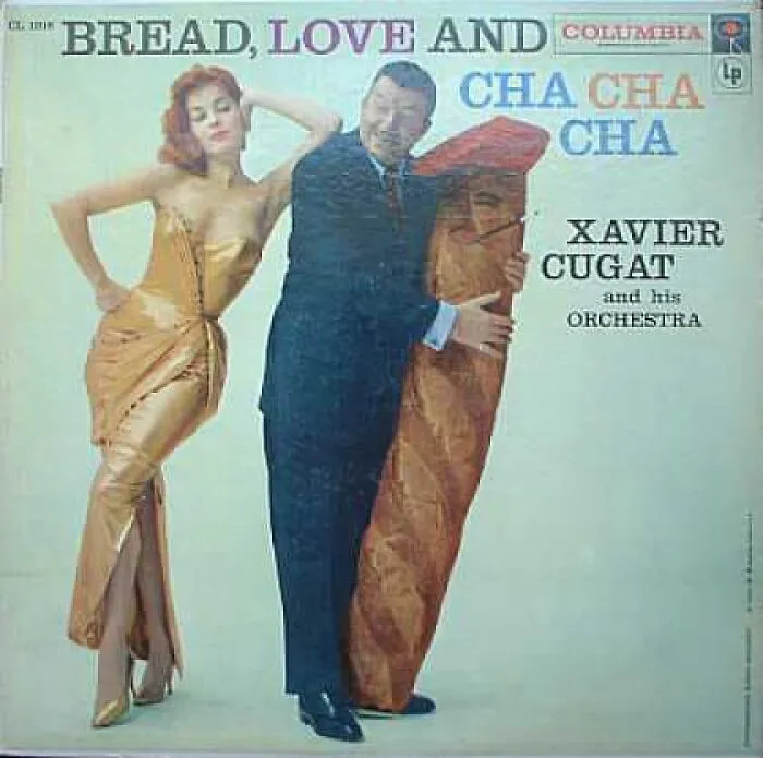 ¿Una baguette gigante con boina y fumando un cigarrillo?
