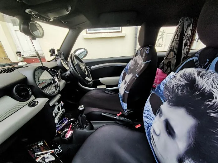 Peeking Inside Strangers' Cars: My New Photography Hobby (23 Pics)