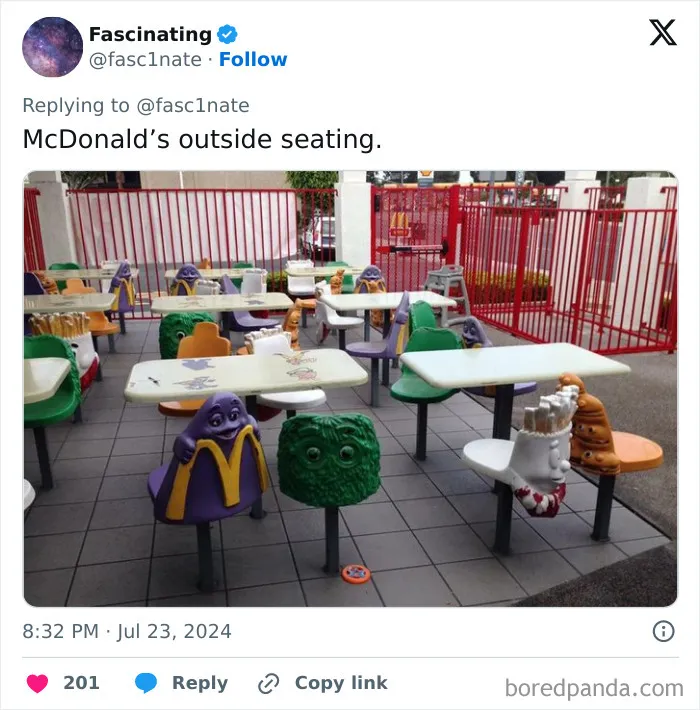 “Lost War Against Minimalism”: 15 Pics Of What Fast-Food Restaurants Looked Like In The Past