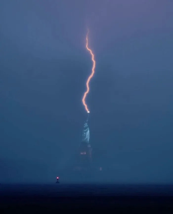 Here Are 40 Of The Most Interesting Images Selected By This Instagram Page (New Pics)