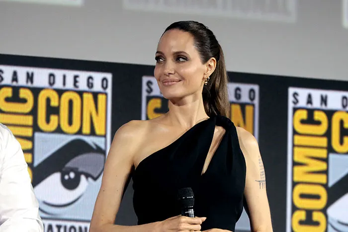 50 Surprising Celebrity Secrets And Scandals That Got Shared In This Online Group