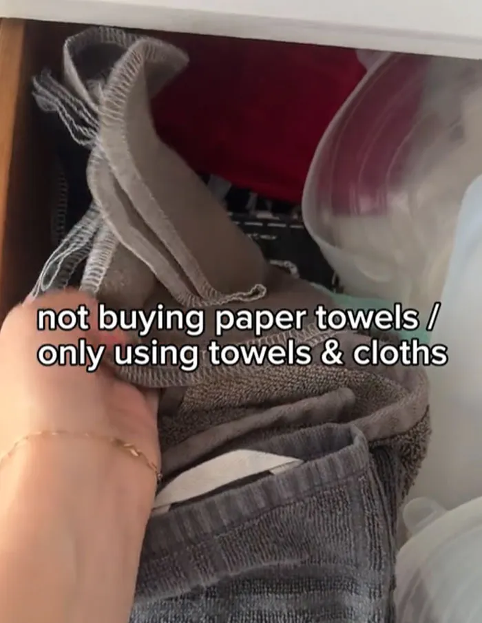 ‘Underconsumption’ Movement Gains Traction As People Push Back Against Overconsumption (40 Pics)