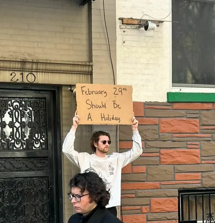 50 Times “Dude With Sign” Did Everyone A Service And Protested Everyday Annoying Things (New Pics)