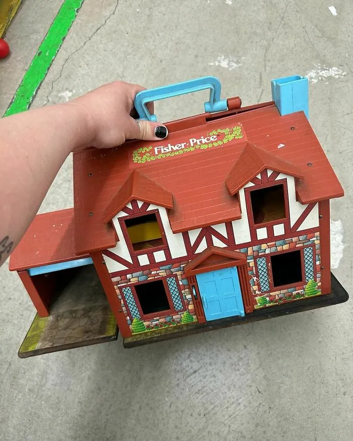 This IG Page Is Dedicated To Nostalgic Things Found In Thrift Stores, Here Are The 30 Best Ones