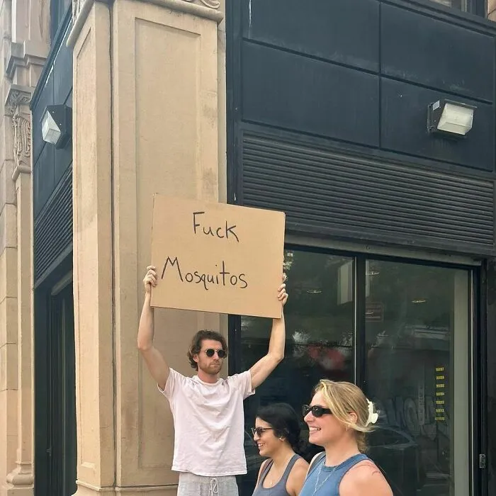 50 Times “Dude With Sign” Did Everyone A Service And Protested Everyday Annoying Things (New Pics)