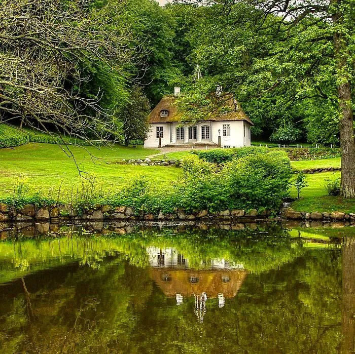 30 Heavenly Photos Of Gardens That Were Shared By This Instagram Account