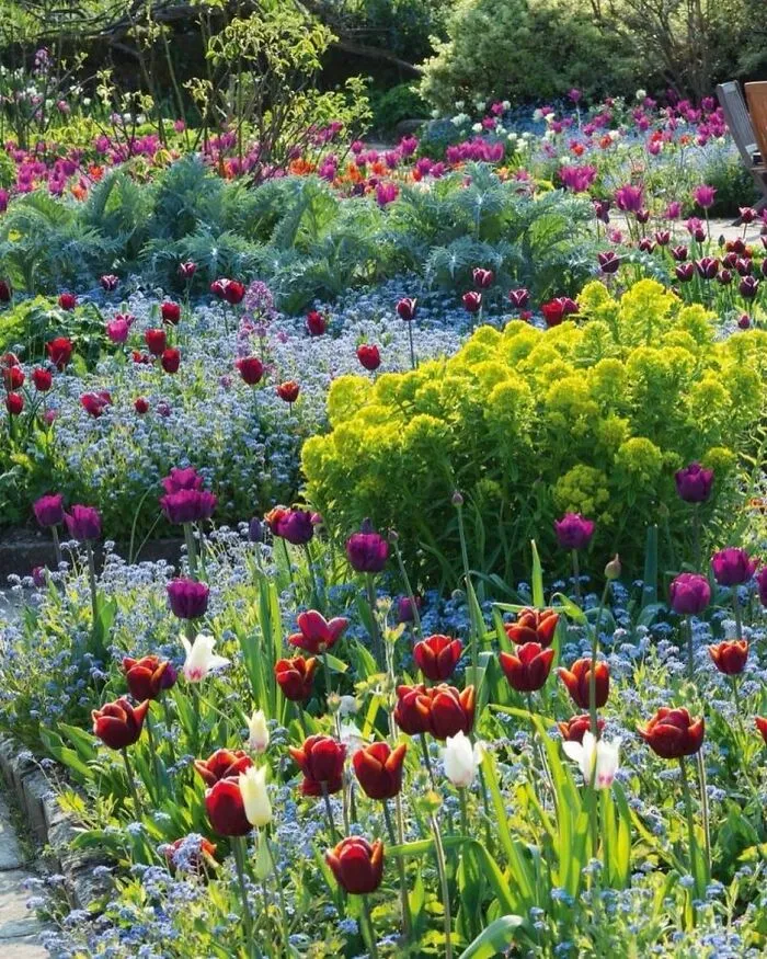 30 Heavenly Photos Of Gardens That Were Shared By This Instagram Account