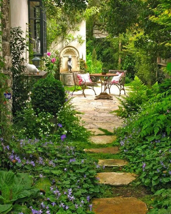 30 Heavenly Photos Of Gardens That Were Shared By This Instagram Account