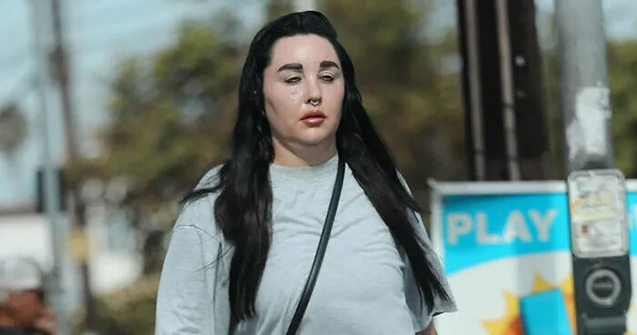 Amanda Bynes "Unrecognizable" As She Steps Out In LA With Dramatic New Black Hair