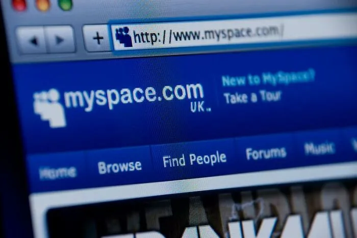30 People Give A Taste Of What Life Was Like In The Early 2000s