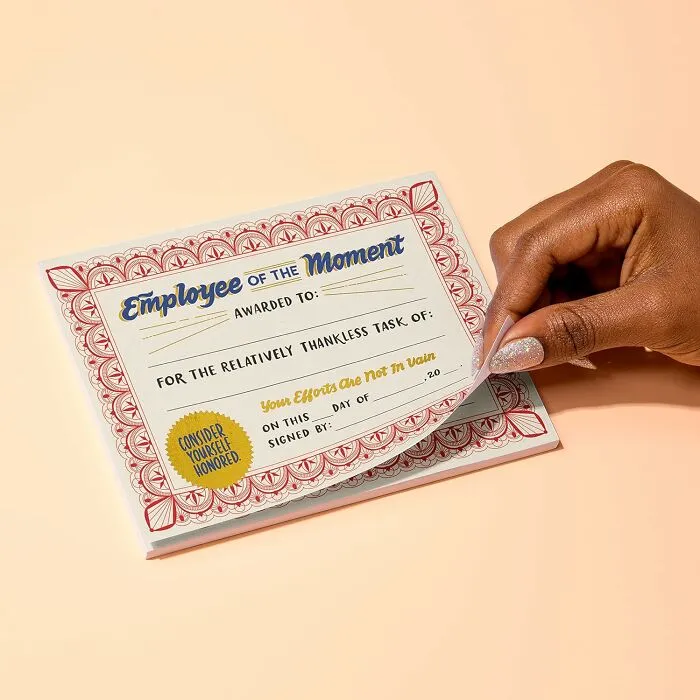 Forget The 'World's Best Boss' Mug, This <a Style="Display:inline;" Href="Https://Www.amazon.com/Em-Friends-Employee-Moment-Appreciation/Dp/B0973pyj4y?crid=2u2kj321x4nvx&dib=eyj2ijoimsj9.dh-N8qzavued7b6bxhm2fo_ntevz37nkplp7o-Cq6vmms3gbwch1exi4l6am37bgewkbeuuhuafllkkqe_kbt47jeqgbtuyvbiiekd2t1rtgwgeezzgwvwj8wxrqvkc9ocfuvciv11vh3y8s4exfoivsi_g-Xxeuwmt8gqmu_2m78gk90kftzt99qfoumdvn90dak5g_tyn6tgyczw67k5xn2gwr79eupg2y63g9gohjhnjzb81rgynu4iiwbts_oe2poff2vshgl3tybodpc0mudfzz8z3-Q2dkhs-Ks8y.r_s_oubnnzs19nmjib2a3kpi7z07jlr4ursjtpsguuo&dib_tag=se&keywords=employee%2bof%2bthe%2bmoment%2baward%2bnotepad&qid=1723791372&sprefix=employee%2bof%2bthe%2bmoment%2baward%2bnotepad%2caps%2c210&sr=8-1&th=1&linkcode=ll1&tag=bpstingray-20&linkid=8a5d04403b9521f1305a9b272315a536&language=en_us&ref_=as_li_ss_tl" Target="_blank"> <span Style="Font: Inherit; Color: #d74b1f;"> 'Employee Of The Moment' Award</Span> Is The Real MVP Of Office Gifts
