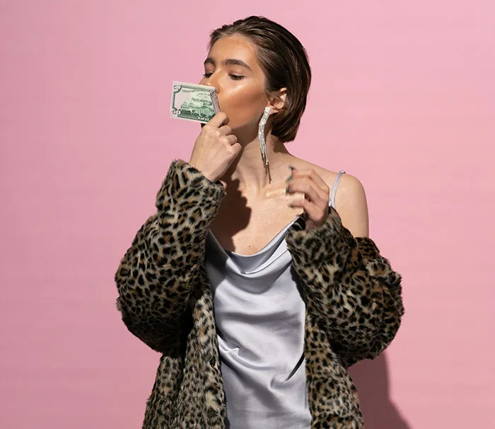 30 Culture Shocks That People Didn’t Expect As They Turned From Poor To Rich