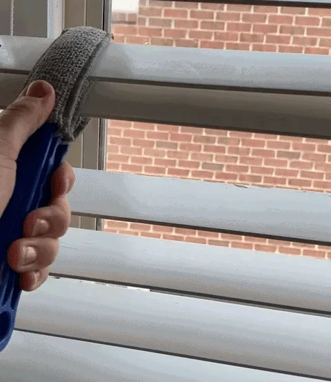 Cleaning Blinds Is No Longer A Chore You'll Dread. This <a Style="Display:inline;" Href=" Https://Www.amazon.com/Hiware-Window-Cleaner-Microfiber-Sleeves/Dp/B076slxgnf?ie=utf8&th=1&linkcode=ll1&tag=bptapir-20&linkid=49efc27e4cd5d27b2bf6d5c71ebc3927&language=en_us&ref_=as_li_ss_tl" Target="_blank">     <span Style="Font: Inherit; Color: #d74b1f;"> Duster Brush</Span> Is The Efficient Multi-Tasker That'll Have Your Blinds Looking Spotless In No Time