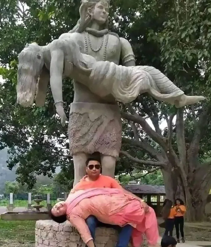 50 Random, Funny, And Unhinged Images That Show Off The Bizarre Side Of India