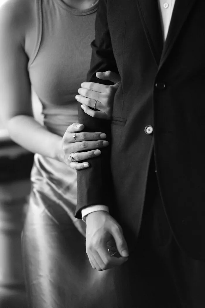 25 “Straight Male” Quirks That Make Gay Men Say, “Really?”