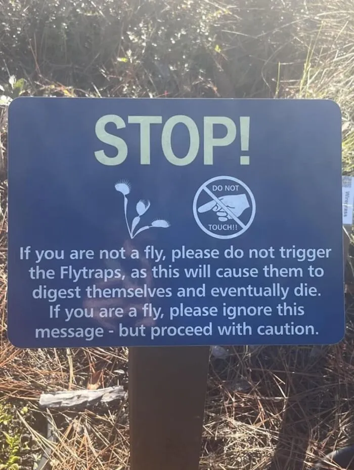 50 Of The Funniest And Most Baffling Signs That People Found In The Wild