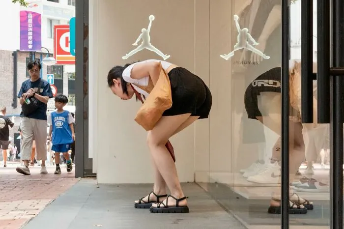 Lucky Coincidences: 20 Perfectly Timed Pictures Taken By Edas Wong (New Pics)