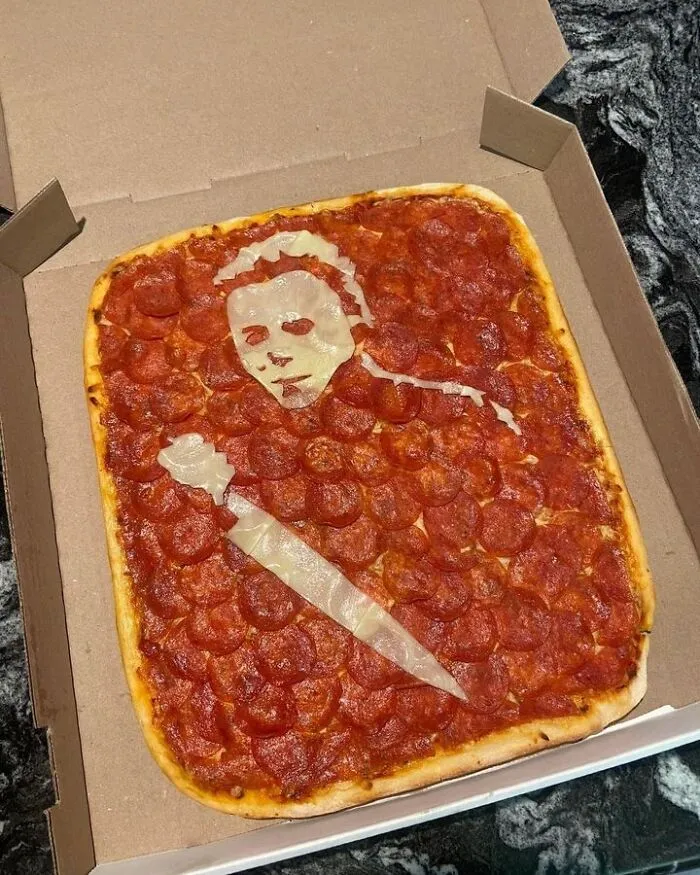 "Pizzas With Threatening Auras": 30 Pics From The Page With The Most Cursed Images Of Pizzas