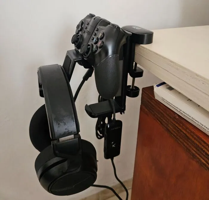 Declutter Your Desk And Unleash Your Inner Gamer With This <a Style="Display:inline;" Href="Https://Www.amazon.com/Dp/B0b2k2snxd?asc_item-ID=amzn1.ideas.10rnae513yu6i&th=1&linkcode=ll1&tag=bprooster-20&linkid=eaa60ef3efa0e0d44435360b5266fb60&language=en_us&ref_=as_li_ss_tl" Target="_blank"><span Style="Font: Inherit; Color: #d74b1f;"> Rotatable Headphone Hanger</Span> - It's The Ultimate Command Center For Your Gaming Setup!