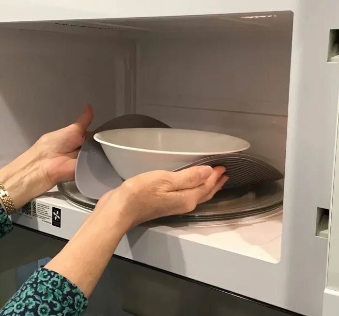 Stop Scrubbing Burnt-On Messes! This <a Style="Display:inline;" Href="Https://Www.amazon.com/Safe-Grabs-Multi-Purpose-Microwave-Dishwasher/Dp/B09bbhk8v6?content-ID=amzn1.sym.140400a7-1208-46ad-8d2a-Eb6e8eac81b5%3aamzn1.sym.140400a7-1208-46ad-8d2a-Eb6e8eac81b5&cv_ct_cx=shark%2btank%2bproducts&dib=eyj2ijoimsj9.u53dxq489sksyttuoqs-A6le-Syx61xrr34di6w5kaqrshtiydbtzxkwbenoxn-Z80wub2no3xevsbtzehmtka.yogkq2ncpxdbcddwxiuc23jydres45rixh4boimrkzu&dib_tag=se&keywords=shark%2btank%2bproducts&pd_rd_i=b09bbhk8v6&pd_rd_r=62fd56ca-64fe-4478-Aed5-6f1623aff115&pd_rd_w=lmfzx&pd_rd_wg=w7ets&pf_rd_p=140400a7-1208-46ad-8d2a-Eb6e8eac81b5&pf_rd_r=0q3qdgswgq2tqf9cjcjc&qid=1725582542&sbo=rzvfv%2f%2fhxdf%2bo5021pansa%3d%3d&sr=1-2-6024b2a3-78e4-4fed-8fed-E1613be3bcce-Spons&sp_csd=d2lkz2v0tmftzt1zcf9zzwfyy2hfdghlbwf0awm&th=1&linkcode=ll1&tag=bpturtle-20&linkid=1b4636ab5994ec5103c2746986188053&language=en_us&ref_=as_li_ss_tl" Target="_blank"><span Style="Font: Inherit; Color: #d74b1f;"> Silicone Microwave Mat</Span> Makes Cleanup A Breeze, So You Can Spend More Time Enjoying Your Food And Less Time Cleaning Up After It