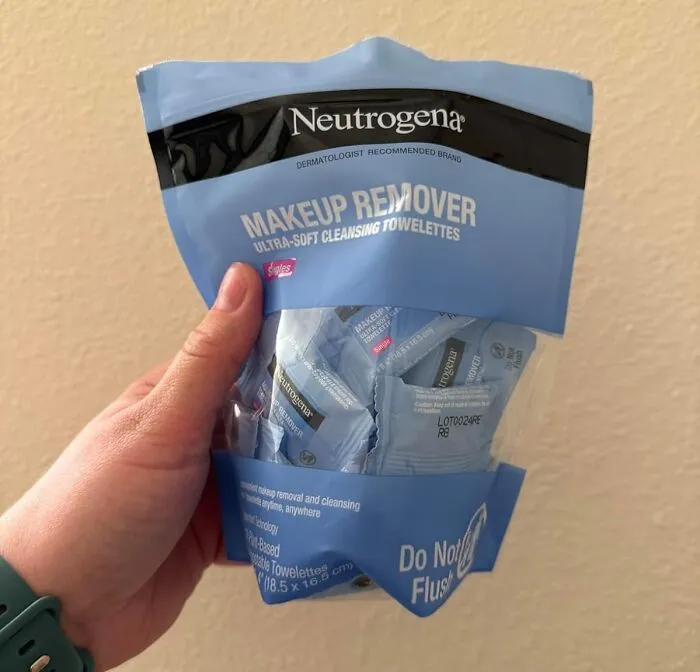 Mascara Meltdown?  Winged Eyeliner Gone Rogue?  These <a Style="Display:inline;" Href="Https://Www.amazon.com/Neutrogena-Cleansing-Towelette-Waterproof-Individually/Dp/B07gkvbqdg?ie=utf8&linkcode=ll1&tag=bpdog-20&linkid=9a371a24a2cf7b617f9d92fcaa65968c&language=en_us&ref_=as_li_ss_tl" Target="_blank"><span Style="Font: Inherit; Color: #d74b1f;"> Neutrogena Makeup Remover Wipes</Span> Are Your Beauty 911