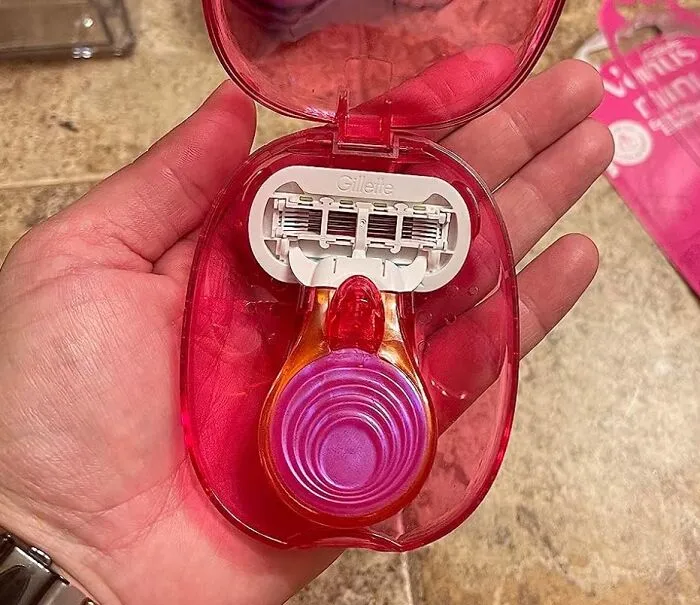 Unexpected Stubble Situation? This <a Style="Display:inline;" Href="Https://Www.amazon.com/Gillette-Venus-Cosmo-Smooth-Womens/Dp/B00i5h5z1o?ie=utf8&linkcode=ll1&tag=bpdog-20&linkid=6036def08b93131a8220de83e2b711af&language=en_us&ref_=as_li_ss_tl" Target="_blank"><span Style="Font: Inherit; Color: #d74b1f;"> Gillette Venus Extra Smooth On The Go Razor</Span> Is Your Smooth-Skin Savior