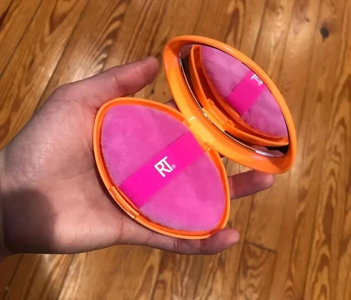 This <span Style="Font: Inherit; Color: #d74b1f;"> Real Techniques Miracle 2-In-1 Powder Puff + Travel Case</Span> Will Have You Looking Flawless Even During The Apocalypse