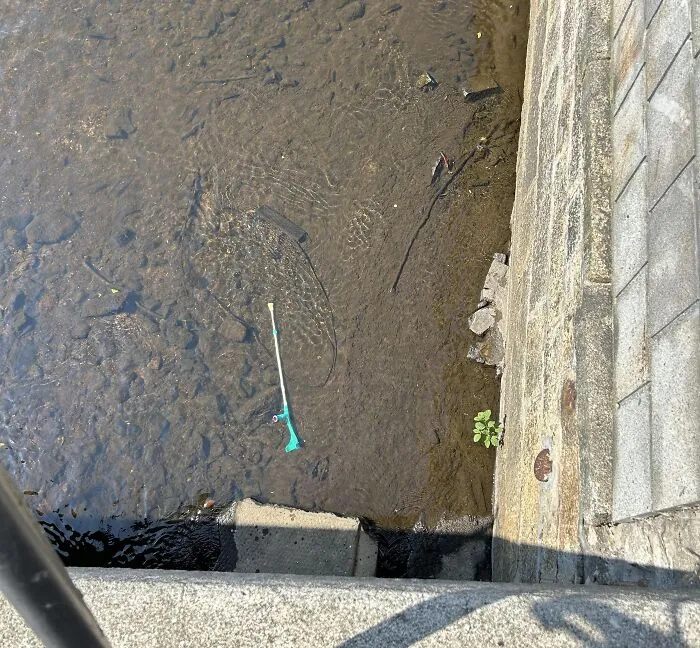 "Took the wife out of Rehab for a walk through the city. She was making a selfie and lost her grip on her crutch. It’s still there ……impossible to retrieve." - <span Style="Font:inherit;color:#808080"> goprinterm</Span>