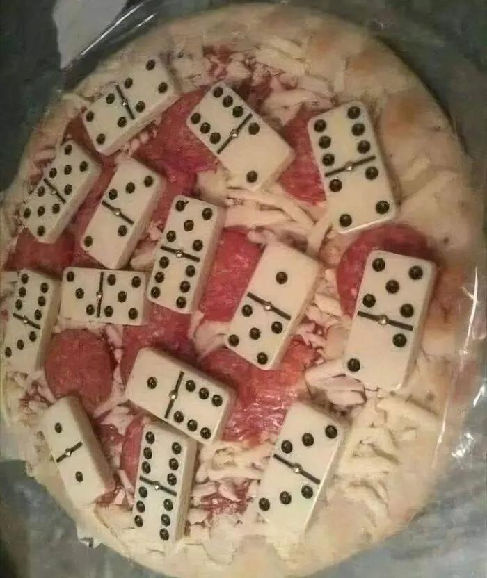"Pizzas With Threatening Auras": 30 Pics From The Page With The Most Cursed Images Of Pizzas
