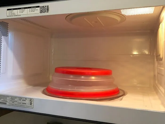 Your Microwave Is About To Have Fewer Food Explosions Than A Michael Bay Movie, Thanks To This   <a Style="Display:inline;" Href="Https://Www.amazon.com/Microwave-Splatter-Cover-Food-Collapsible-Silicone-Guard-Lid/Dp/B000sos7wg?ie=utf8&linkcode=ll1&tag=bpdingo-20&linkid=68f40c849c5e130a6361c1c72891ca44&language=en_us&ref_=as_li_ss_tl" Target="_blank"><span Style="Font: Inherit; Color: #d74b1f;"> Collapsible Microwave Splatter Cover</Span>