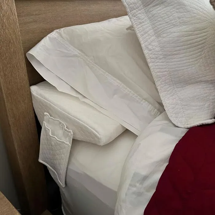 Reading In Bed Is About To Get A Whole Lot Comfier With This   <a Style="Display:inline;" Href="Https://Www.amazon.com/Homemate-Size%ef%bc%8876-Headboard-Triangle-Mattress/Dp/B0brqp66q4?ie=utf8&linkcode=ll1&tag=bpfox-20&linkid=e9059ef1e4a7633dcdcb8305462cb9e2&language=en_us&ref_=as_li_ss_tl" Target="_blank"><span Style="Font: Inherit; Color: #d74b1f;"> Bed Wedge Pillow</Span> 