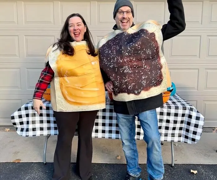 Stick Together All Night Long In This Deliciously Coordinated   <a Style="Display:inline;" Href="Https://Www.amazon.com/Funworld-Peanut-Butter-Jelly-Purple/Dp/B007vob4ki?ie=utf8&linkcode=ll1&tag=bphippopotamus-20&linkid=c58040168f5e03fa973e69f8faf31c16&language=en_us&ref_=as_li_ss_tl" Target="_blank"><span Style="Font: Inherit; Color: #d74b1f;"> Peanut Butter And Jelly Couples Costume </Span>