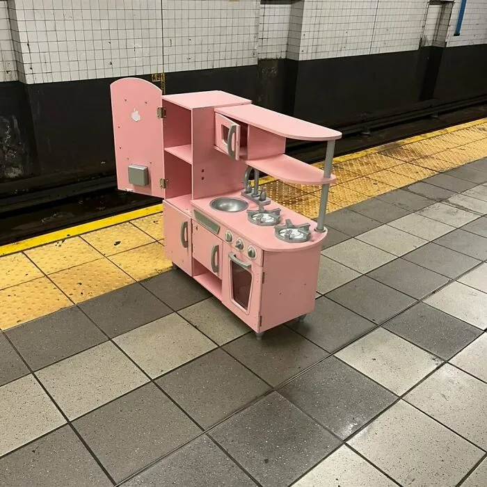 One Man’s Trash, Another’s Jackpot: 35 Wild Stooping Discoveries In New York (New Pics)