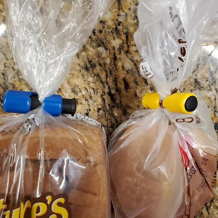 Say Goodbye To Half-Eaten Bags Of Stale Pretzels And Hello To Perfectly Sealed Snacks, Thanks To These   <a Style="Display:inline;" Href=" Https://Www.amazon.com/Dp/B09kftx5pd?asc_item-ID=amzn1.ideas.pfkxfunobizh&linkcode=ll1&tag=bpgoat-20&linkid=370c540e7dd9b6bdfc815135f3e202d3&language=en_us&ref_=as_li_ss_tl " Target="_blank"><span Style="Font: Inherit; Color: #d74b1f;"> Bag Clips</Span>