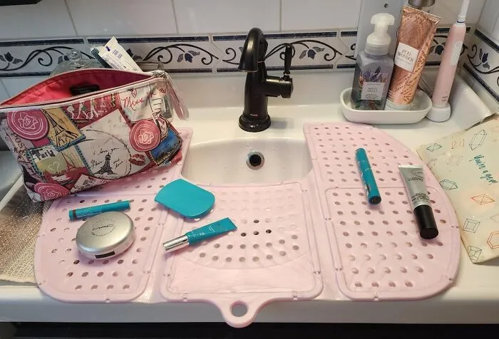 Your Sink Is About To Become The Most Versatile Part Of Your Bathroom, Thanks To This Genius   <a Style="Display:inline;" Href="Https://Www.amazon.com/Sink-Topper-Foldable-Bathroom-Organizer/Dp/B08yz6yxzp?ie=utf8&linkcode=ll1&tag=bpsquid-20&linkid=36eb8a8c567eaf3f5b625eb5458096f1&language=en_us&ref_=as_li_ss_tl " Target="_blank"><span Style="Font: Inherit; Color: #d74b1f;"> Foldable Sink Cover</Span>