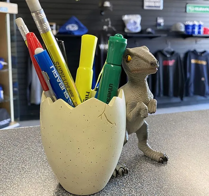 Pens And Pencils Feeling A Little Extinct? This <a Style="Display:inline;" Href="Https://Www.amazon.com/Banllis-Dinosaur-Decorative-Accessories-Organizer/Dp/B08rb5qbct?crid=2c1igobkqqtud&dib=eyj2ijoimsj9.j8cgjyu40yrdqrca56joswfr-Vf2laytwibctasxxe2hufls1sr2zwuahnr6omrc3w_vbs5odlt7ee4h9_lkzp3zfot6uyg7k3i3bhumpmryuoagmxmtsz49au3fh6fkuonrljomg-7emgmlvsdfen5kidngdbb_3z_ocdxdw9fugtq6tcnzres6pulfuwbalhv8grvktxgxdnpgcsindnjq64h3qivwtvrpo0xhe6dfeyvgjx9qczn3z24vfvpxvmu41q-Ys_r4zph9vlbjhcutxfujcsz62iwfbem46-S.a-Vwvekmjckmmgi0qy0wl8mkf9frhv5vbho20p9fmt0&dib_tag=se&keywords=alien%2bxenomorph%2bpen%2bholder&qid=1726793016&sprefix=alien%2bxenomorph%2bpen%2bholder%2caps%2c374&sr=8-8&th=1&linkcode=ll1&tag=bpjaguar-20&linkid=394b3dd11f45c9fa5e3ec08195725082&language=en_us&ref_=as_li_ss_tl" Target="_blank"><span Style="Font: Inherit; Color: #d74b1f;"> Dinosaur Pen Holder</Span> Is The Prehistoric Solution To Your Desk Organization Woes!