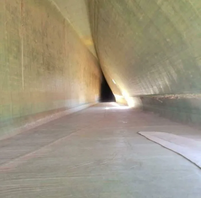 Interior de una de las aspas de una turbina de viento