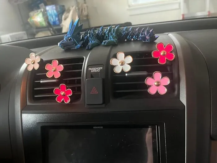 Ditch The Pine Tree Air Fresheners And Embrace The Power Of The Daisy! This   <a Style="Display:inline;" Href="Https://Www.amazon.com/Flower-Conditioning-Outlet-Freshener-Accessories/Dp/B09t34pfhk?ie=utf8&th=1&linkcode=ll1&tag=bpgorilla-20&linkid=b64d14d7530740188cdb9cad3b7bfb69&language=en_us&ref_=as_li_ss_tl " Target="_blank"><span Style="Font: Inherit; Color: #d74b1f;"> Air Vent Clip</Span> Is The Perfect Way To Add A Touch Of Sunshine To Your Commute