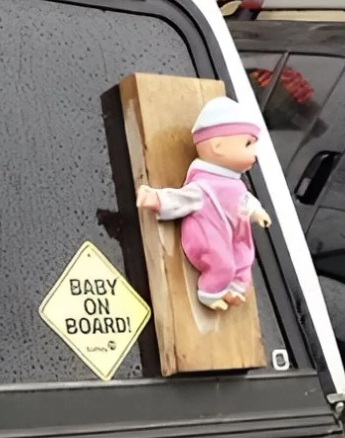“We’re Tired Of Hiding The Bodies”: 50 Unexpected Signs That Made People Go ‘What?’