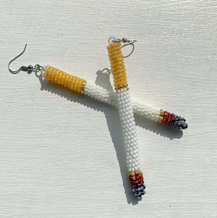 Pendientes de cuentas en forma de cigarrillos