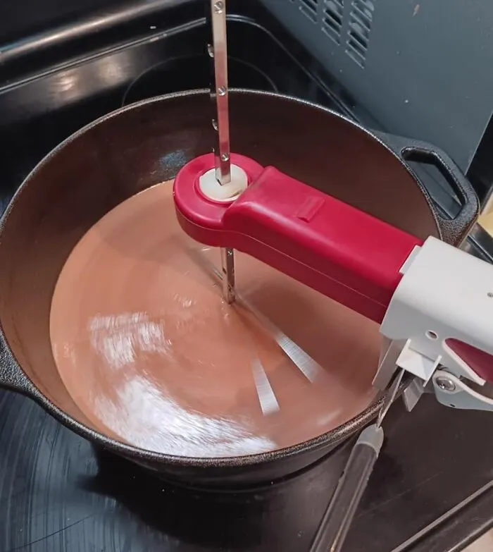Risotto Dreams, But Hate The Constant Stirring? This <a Style="Display:inline;" Href="Https://Www.amazon.com/Stirmate-Automatic-Variable-Self-Adjusting-Powerful/Dp/B076hh4wzm?ie=utf8&linkcode=ll1&tag=bpcrocodile-20&linkid=d98d95a9bcecc1c61cd2c6d3aff44d35&language=en_us&ref_=as_li_ss_tl" Target="_blank"><span Style="Font: Inherit; Color: #d74b1f;"> Automatic Pot Stirrer</Span> Is The Sous Chef You Never Knew You Needed - It'll Keep Your Dishes Perfectly Creamy Without Making You Wait Behind The Pots