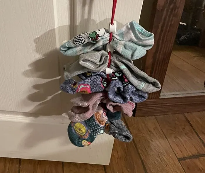 This <a Style="Display:inline;" Href="Https://Www.amazon.com/Sockdock-Laundry-Storage-Organizer-Container/Dp/B071gpmpcw?ie=utf8&th=1&linkcode=ll1&tag=bpcrocodile-20&linkid=5b79ec6eb70788e27a1c5ab3811ab869&language=en_us&ref_=as_li_ss_tl" Target="_blank"><span Style="Font: Inherit; Color: #d74b1f;"> Sock Laundry Solution</Span> Will Wash, Dry, And Store Your Socks In Pairs, So You'll Never Have To Play "Matchmaker" Agai