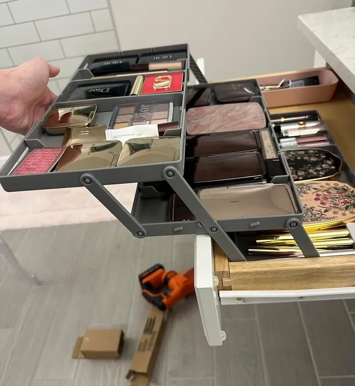 Junk Drawer Looking Like A Black Hole? This <a Style="Display:inline;" Href="Https://Www.amazon.com/Ontel-Organizer-Multi-Level-Jewelry-Cosmetics/Dp/B0cbw7xkv6?ie=utf8&th=1&linkcode=ll1&tag=bpcrocodile-20&linkid=27dc511d74b0e54198159896d8e8e210&language=en_us&ref_=as_li_ss_tl" Target="_blank"> <span Style="Font: Inherit; Color: #d74b1f;"> Smart Drawer Organizer</Span> Will Bring Order To The Chaos And Make Finding Your Spare Batteries A Breeze
