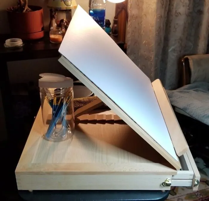 From Doodles To Masterpieces, This <a Style="Display:inline;" Href="Https://Www.amazon.com/Art-Supply-Solana-Adjustable-Desktop/Dp/B01ifw22bo?pd_rd_w=3wvdn&content-ID=amzn1.sym.568f3b6b-5aad-4bfd-98ee-D827f03151e4&pf_rd_p=568f3b6b-5aad-4bfd-98ee-D827f03151e4&pf_rd_r=8cqn8m6v8jtj22wp38ak&pd_rd_wg=yyxl1&pd_rd_r=b8caf82e-5e14-437c-Bed2-2c7349cde0f8&pd_rd_i=b01ifw22bo&th=1&linkcode=ll1&tag=bplemur-20&linkid=ad35f9174ee83b77989bf9633a680696&language=en_us&ref_=as_li_ss_tl" Target="_blank"><span Style="Font: Inherit; Color: #d74b1f;"> Desk Easel</Span> Is Ready For It All. It's The Perfect Companion For Artists Of All Levels, Whether You're A Seasoned Pro Or Just Starting Out