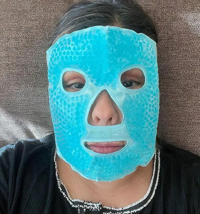 A <a Style="Display:inline;" Href="Https://Www.amazon.com/Earplugs-Puffiness-Sleeping-Pressure-Headaches/Dp/B07hd61pyn?ie=utf8&linkcode=ll1&tag=bpcow-20&linkid=f13ef3b52e7cc4b096e8e30c52a3a5ea&language=en_us&ref_=as_li_ss_tl" Target="_blank"><span Style="Font: Inherit; Color: #d74b1f;"> Full Face Cooling Mask</Span> Gives You That Polar Plunge Effect Without Getting Your Hair Wet