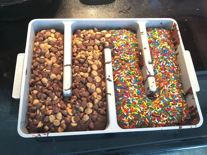 Corner Piece Lovers, Rejoice! Every Slice Is An Edge Piece With This <a Style="Display:inline;" Href="Https://Www.amazon.com/Bakers-Edge-Nonstick-Brownie-Pan/Dp/B000mmk448?ie=utf8&th=1&linkcode=ll1&tag=bpcow-20&linkid=6d80e9852ed3560e0f7f2f8cac507fe3&language=en_us&ref_=as_li_ss_tl" Target="_blank"><span Style="Font: Inherit; Color: #d74b1f;"> Baker's Edge Brownie Pan</Span>!