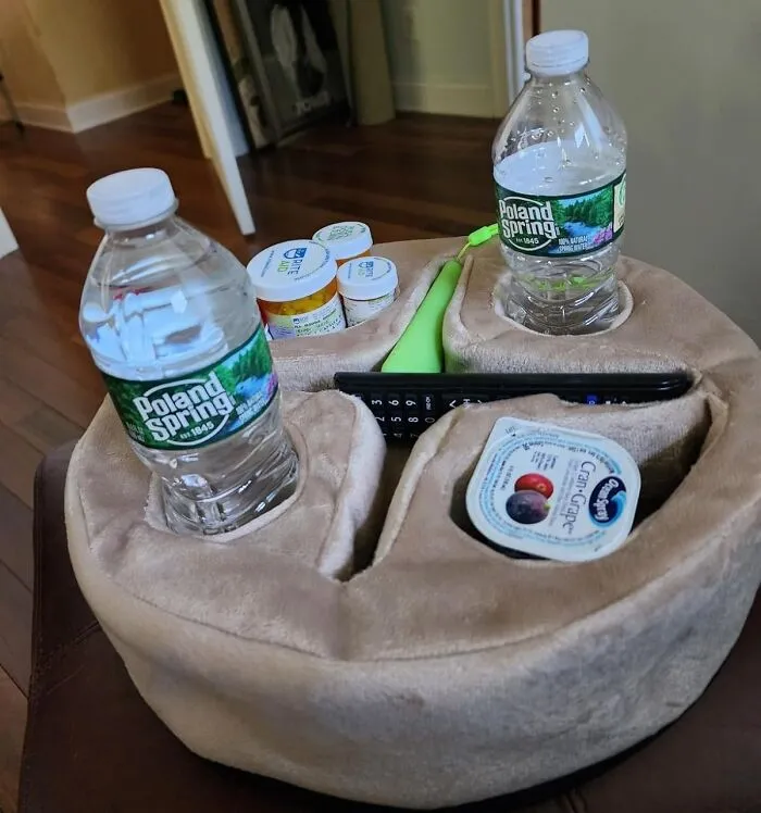 Remote Control Always Mia? Problem Solved! This <a Style="Display:inline;" Href="Https://Www.amazon.com/Holder-Pillow-Organizer-Drinks-Remotes/Dp/B0bwj7w36n?ie=utf8&linkcode=ll1&tag=bpcow-20&linkid=f35936c0a0f85489671bdd7ea01581a4&language=en_us&ref_=as_li_ss_tl" Target="_blank"><span Style="Font: Inherit; Color: #d74b1f;"> Sofa Organizer Caddy</Span> Has A Dedicated Spot For Your Clicker (And Your Phone, And Your Snacks...)