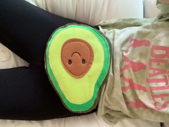 Stress Eating? Nah, We're Stress-Hugging! This   <a Style="Display:inline;" Href="Https://Www.amazon.com/Gamago-Huggable-Avocado-Pillow-Heatable/Dp/B0772mthrx?ie=utf8&linkcode=ll1&tag=bppanda-20&linkid=90a3250ef8fdf69ecaaad009c12e3c52&language=en_us&ref_=as_li_ss_tl " Target="_blank"><span Style="Font: Inherit; Color: #d74b1f;"> Avacado Heating Pad</Span> Is The Perfect Remedy For A Rough Day