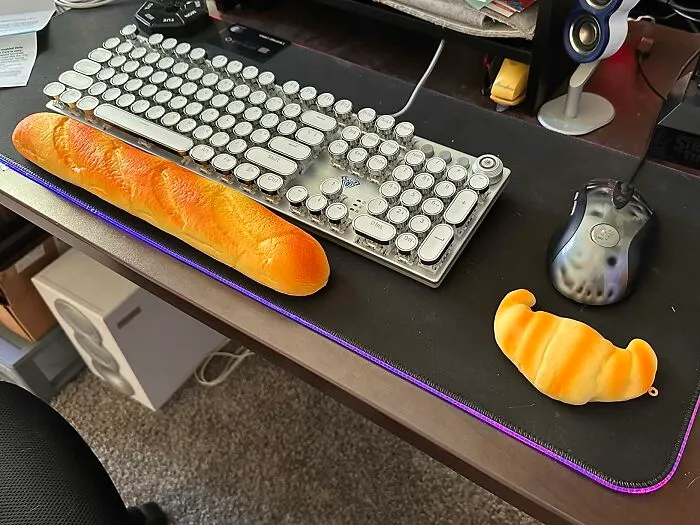 Carpal Tunnel Got You Feeling Crumby? This <span Style="Font: Inherit; Color: #d74b1f;"> Bread Wrist Rest</Span> Will Give Your Wrists The Support They Knead
